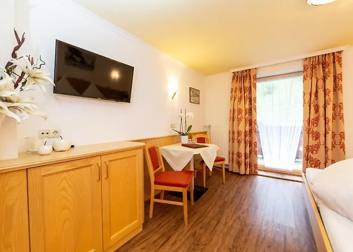 Garni Tyola Bed & Breakfast