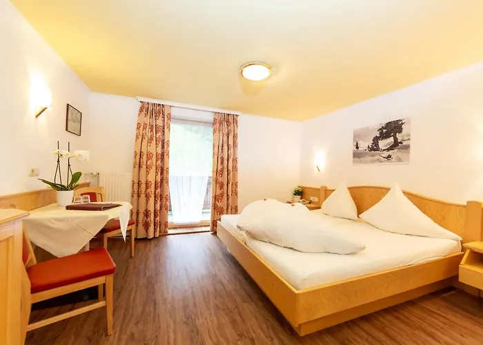 Bed & Breakfast Garni Tyola 3*