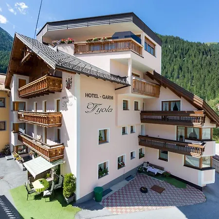 Alojamento de Acomodação e Pequeno-almoço Garni Tyola 3*