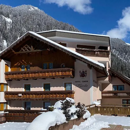 Alojamento de Acomodação e Pequeno-almoço Garni Tyola