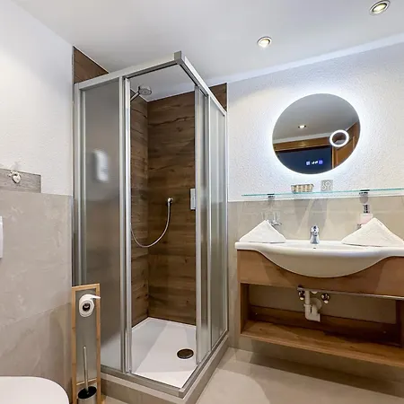 Garni Tyola فندق مبيت وإفطار 3*