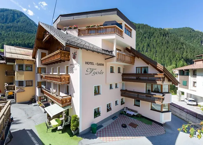 فندق مبيت وإفطار Garni Tyola 3*